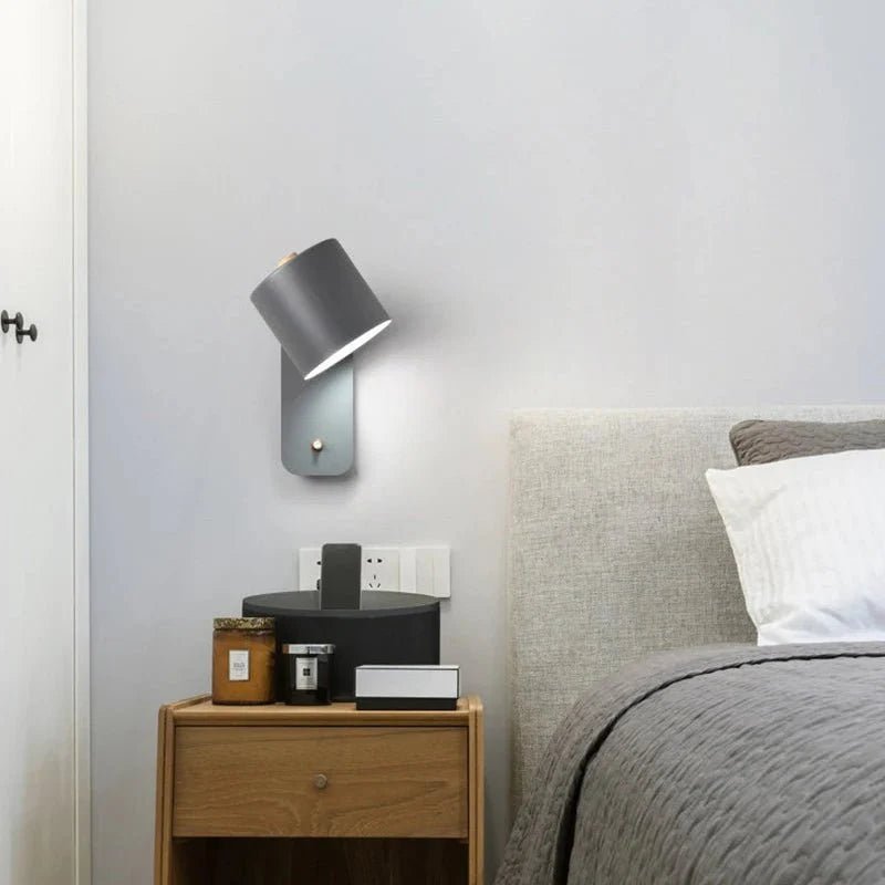 Nástěnná lampa se zástrčkou