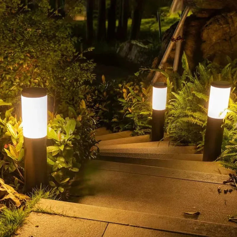 Solarna Lampa LED do Trawnika i Ścieżek z Automatycznym Włączaniem i Wyłączaniem