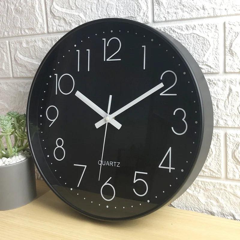 Zegar Ścienny 30 cm z Cichym Mechanizmem Kwarcowym i Czytelną Tarczą
