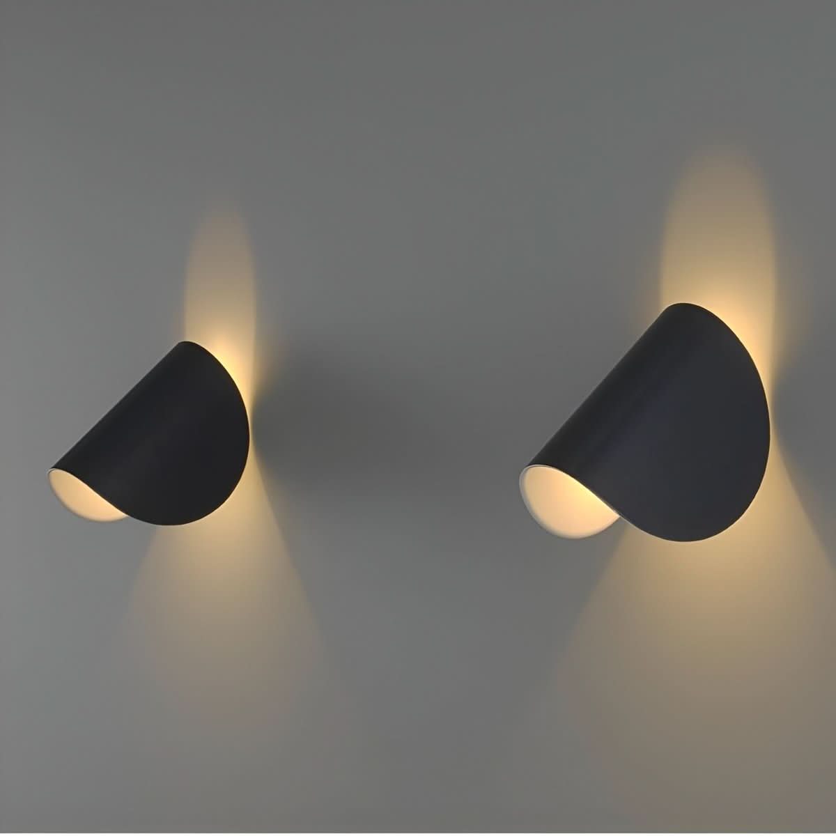 Nástěnná LED lampa s nastavitelným směrem světla