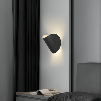 Nástěnná LED lampa s nastavitelným směrem světla