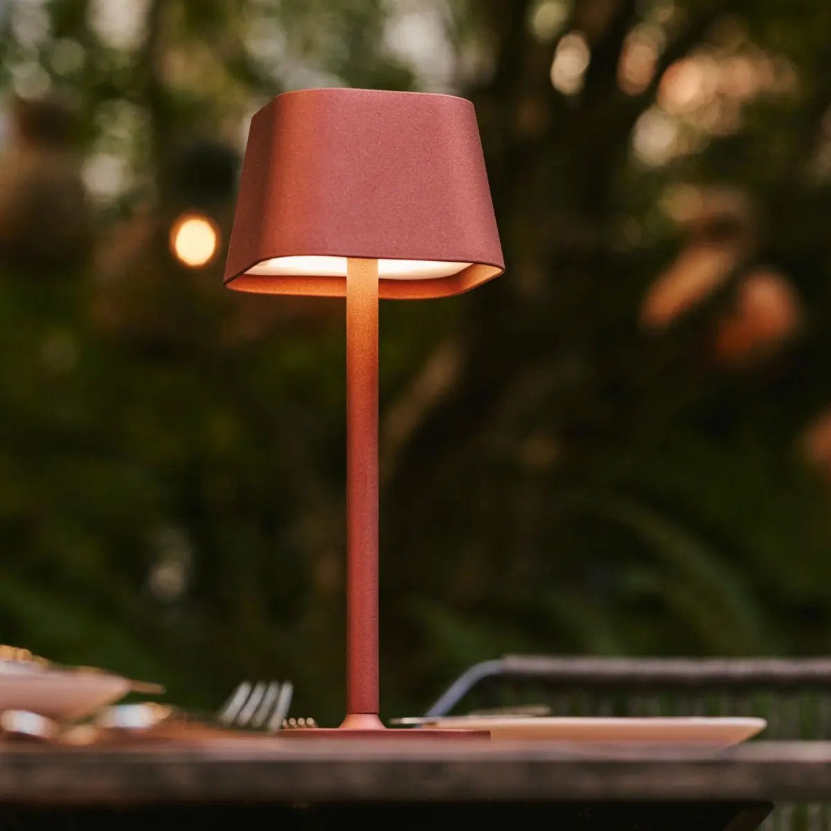 Bezprzewodowa Lampa Stołowa LED z Regulacją Jasności i Ładowaniem USB-C