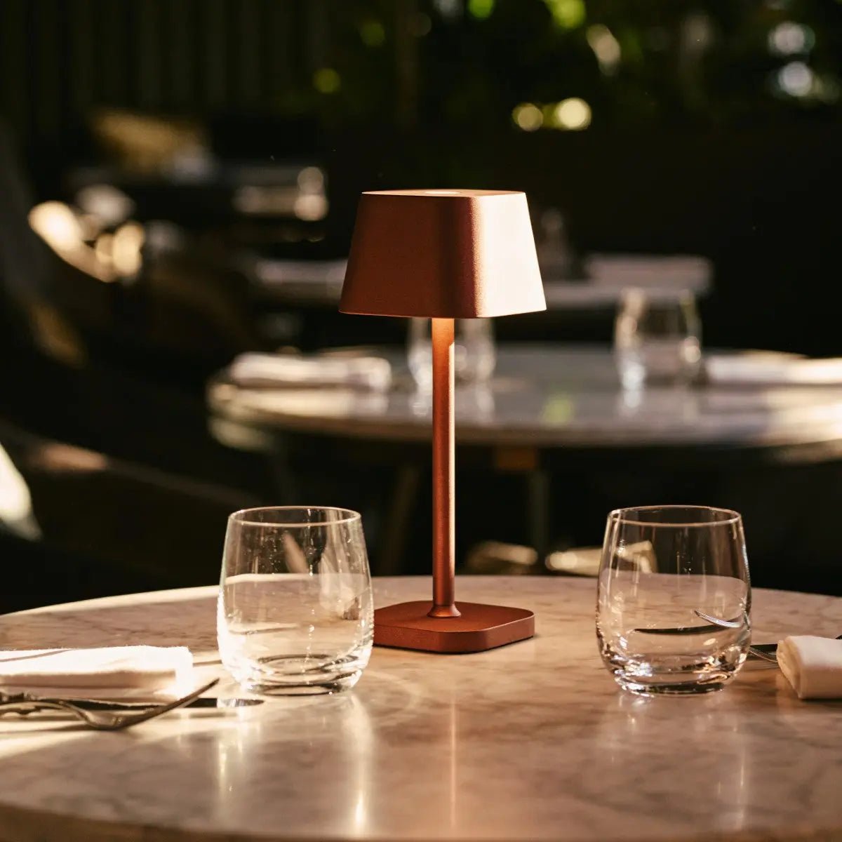 Bezprzewodowa Lampa Stołowa LED z Regulacją Jasności i Ładowaniem USB-C