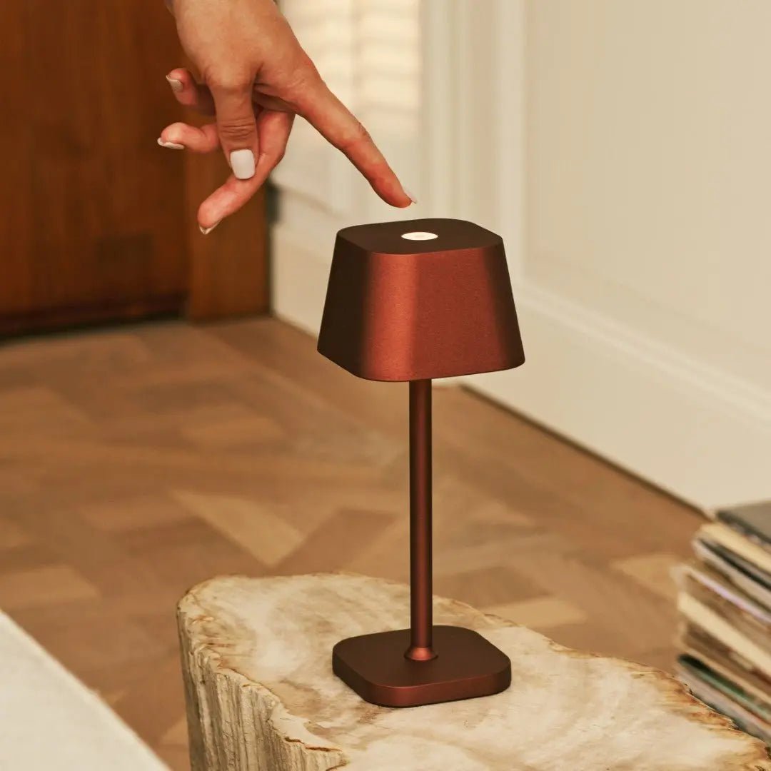 Bezprzewodowa Lampa Stołowa LED z Regulacją Jasności i Ładowaniem USB-C
