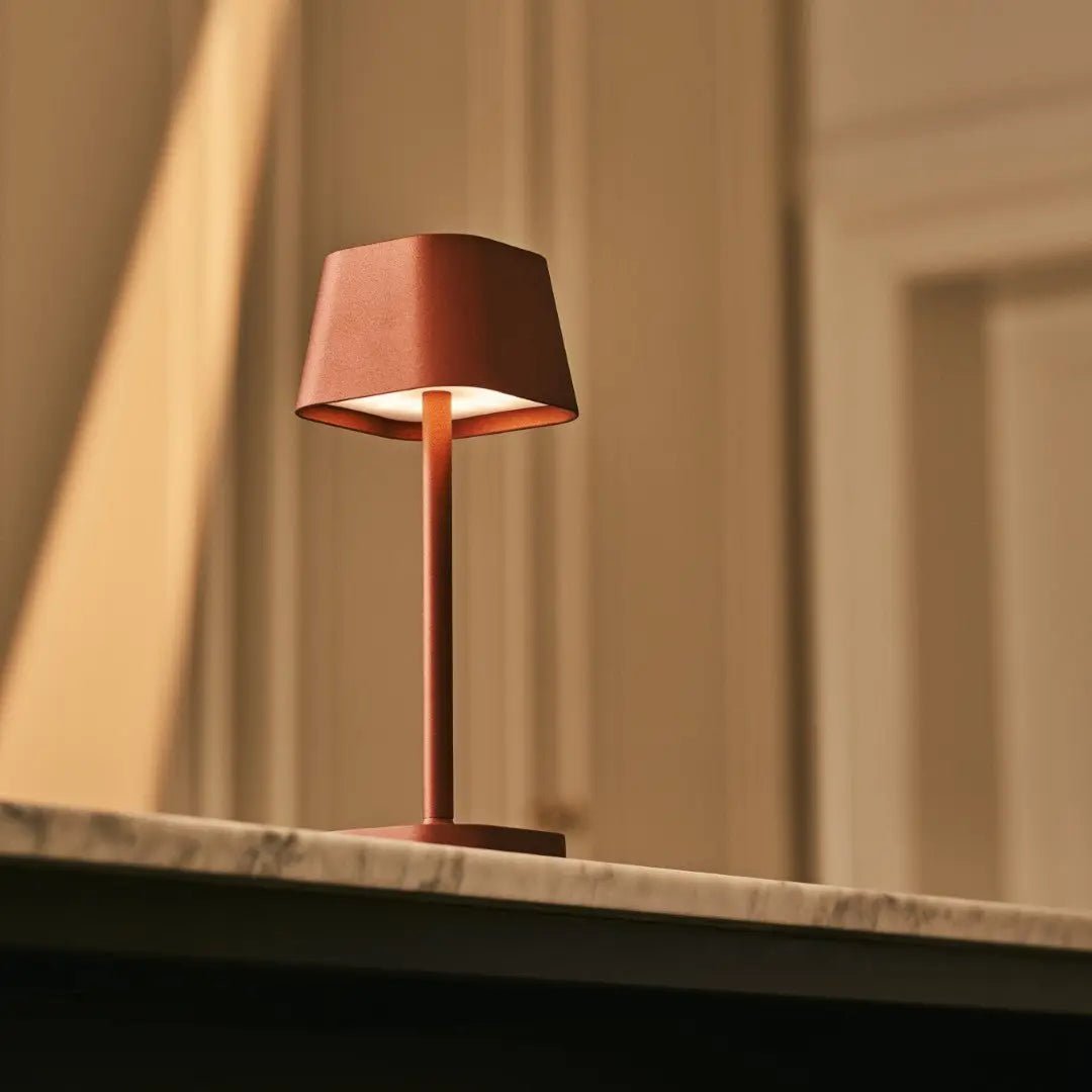Bezprzewodowa Lampa Stołowa LED z Regulacją Jasności i Ładowaniem USB-C