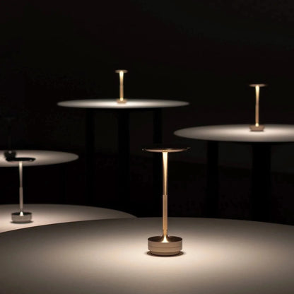 Wireless table lamp with adjustable color temperature