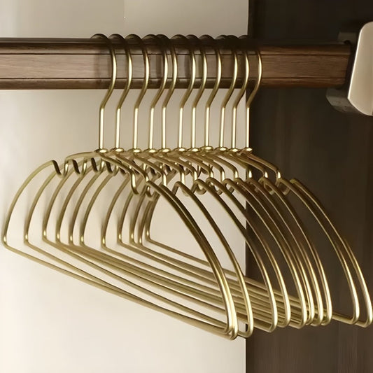 Narrow non-slip hangers