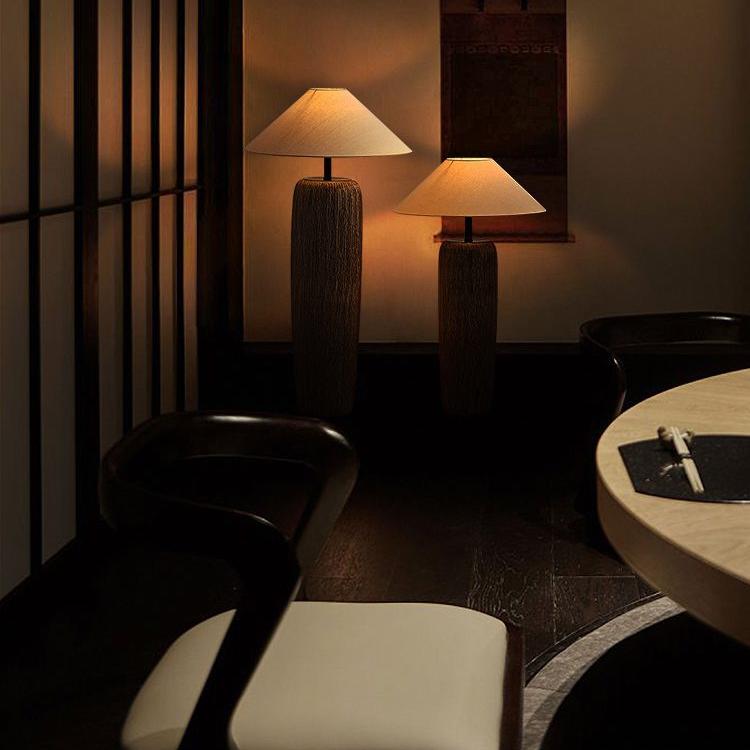 Lampa podłogowa z oprawą E27, metalowo-ceramiczna konstrukcja, oświetlenie do wnętrz