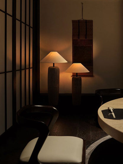 Lampa podłogowa z oprawą E27, metalowo-ceramiczna konstrukcja, oświetlenie do wnętrz