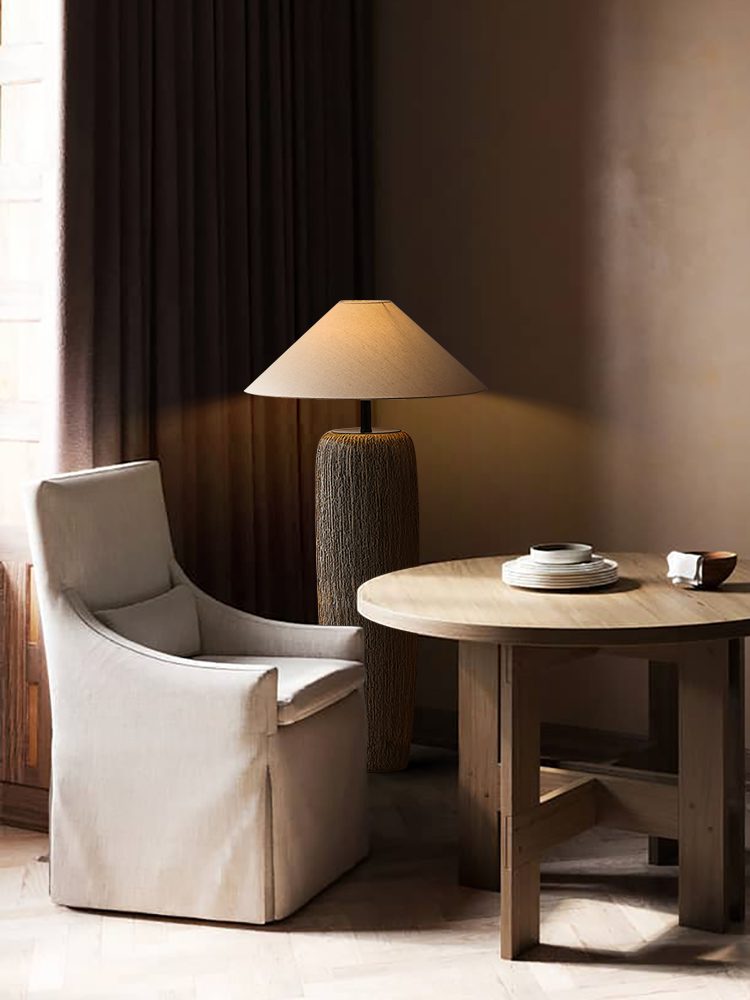 Lampa podłogowa z oprawą E27, metalowo-ceramiczna konstrukcja, oświetlenie do wnętrz