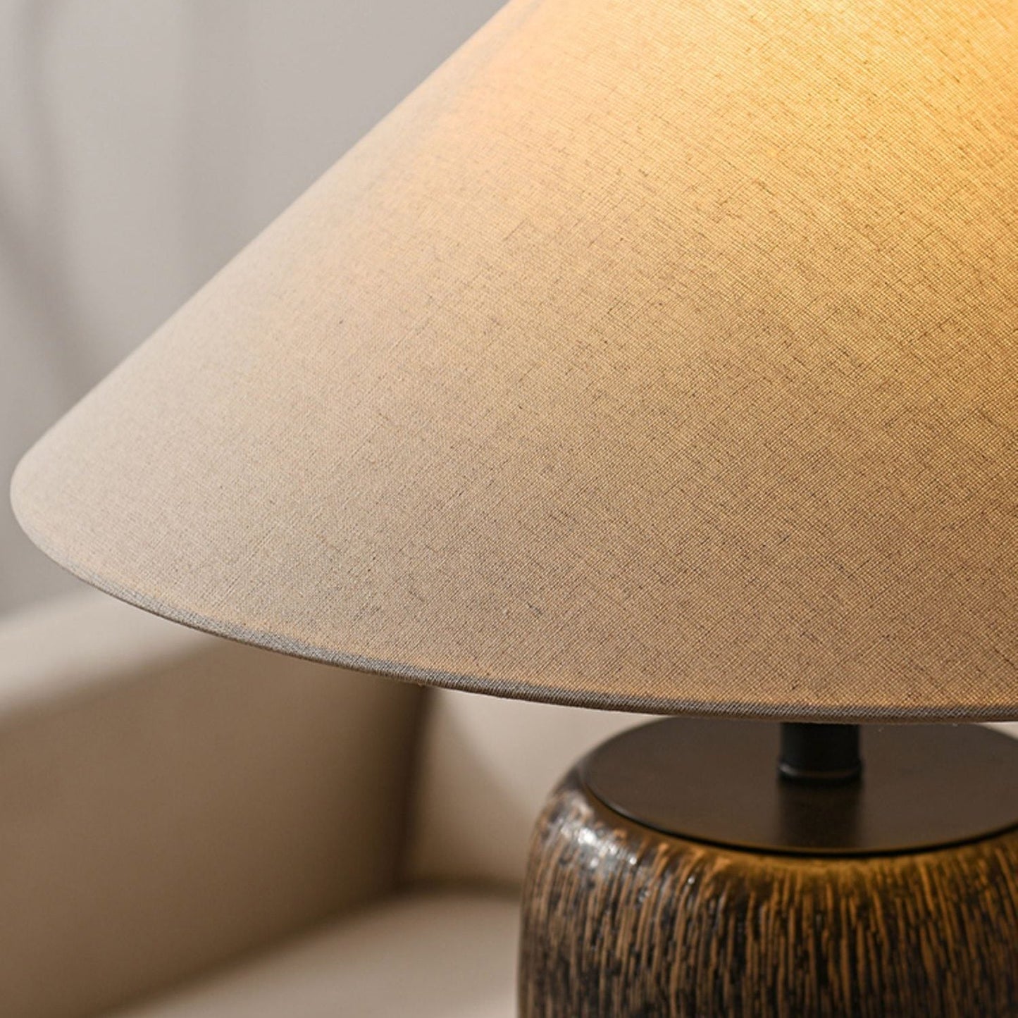 Lampa podłogowa z oprawą E27, metalowo-ceramiczna konstrukcja, oświetlenie do wnętrz