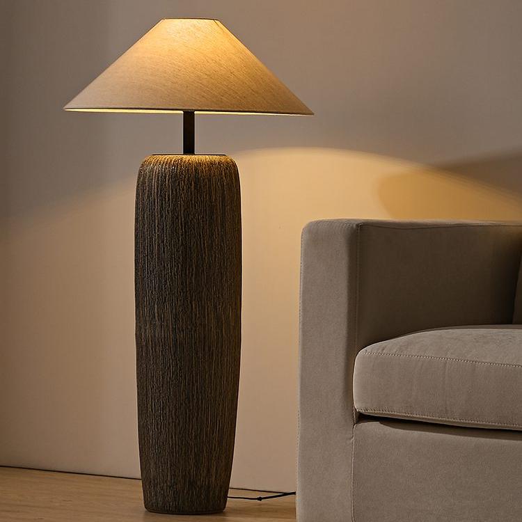 Lampa podłogowa z oprawą E27, metalowo-ceramiczna konstrukcja, oświetlenie do wnętrz