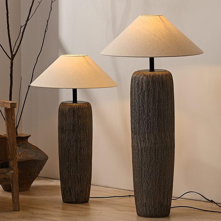 Lampa podłogowa z oprawą E27, metalowo-ceramiczna konstrukcja, oświetlenie do wnętrz