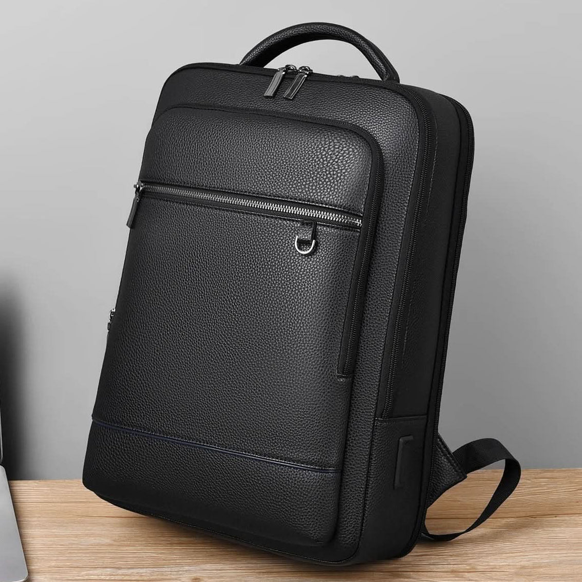 Plecak z Portem USB i Przegrodą na Laptopa do 15,6 Cala