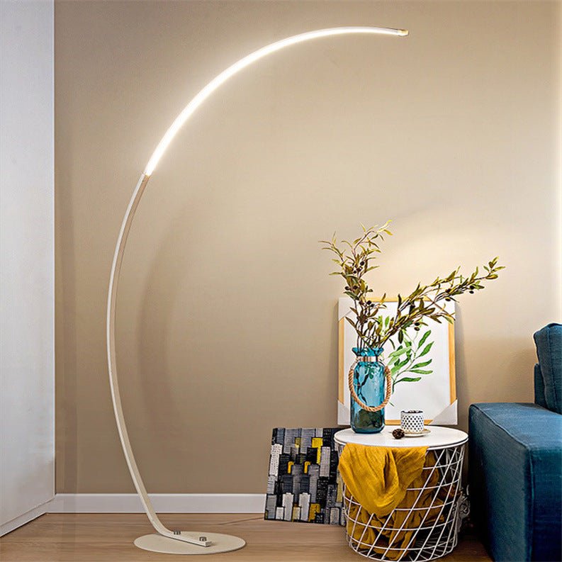Lampa podłogowa LED 22W z zakrzywionym ramieniem, światło 2700K do wnętrz