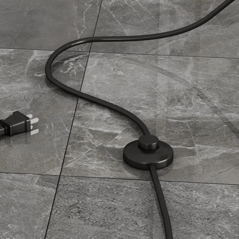 Lampa podłogowa LED z trzema punktami światła, oświetlenie 3–5 m²