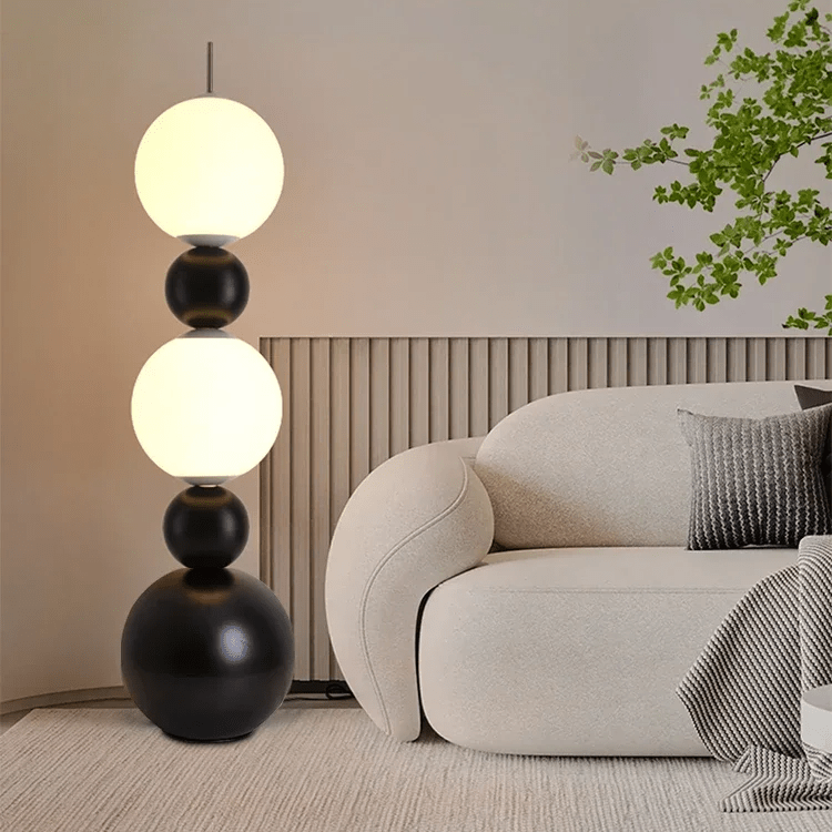 Lampa podłogowa LED z trzema punktami światła, oświetlenie 3–5 m²