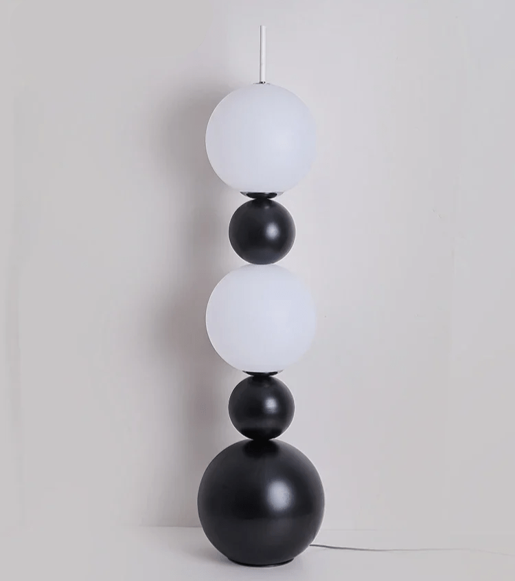 Lampa podłogowa LED z trzema punktami światła, oświetlenie 3–5 m²