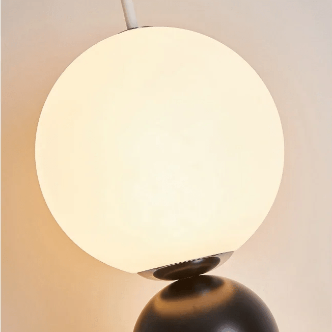 Lampa podłogowa LED z trzema punktami światła, oświetlenie 3–5 m²