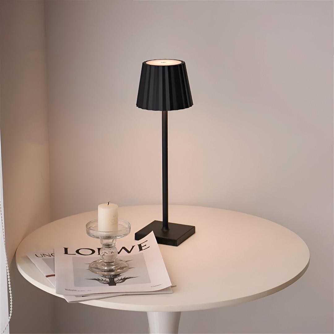 Bezprzewodowa lampa stołowa LED