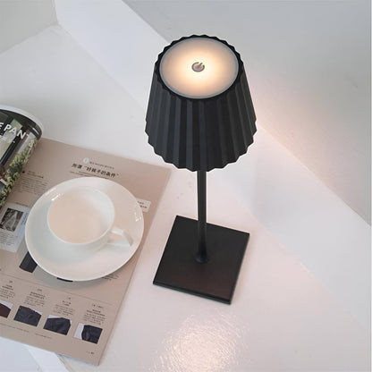 Bezprzewodowa lampa stołowa LED