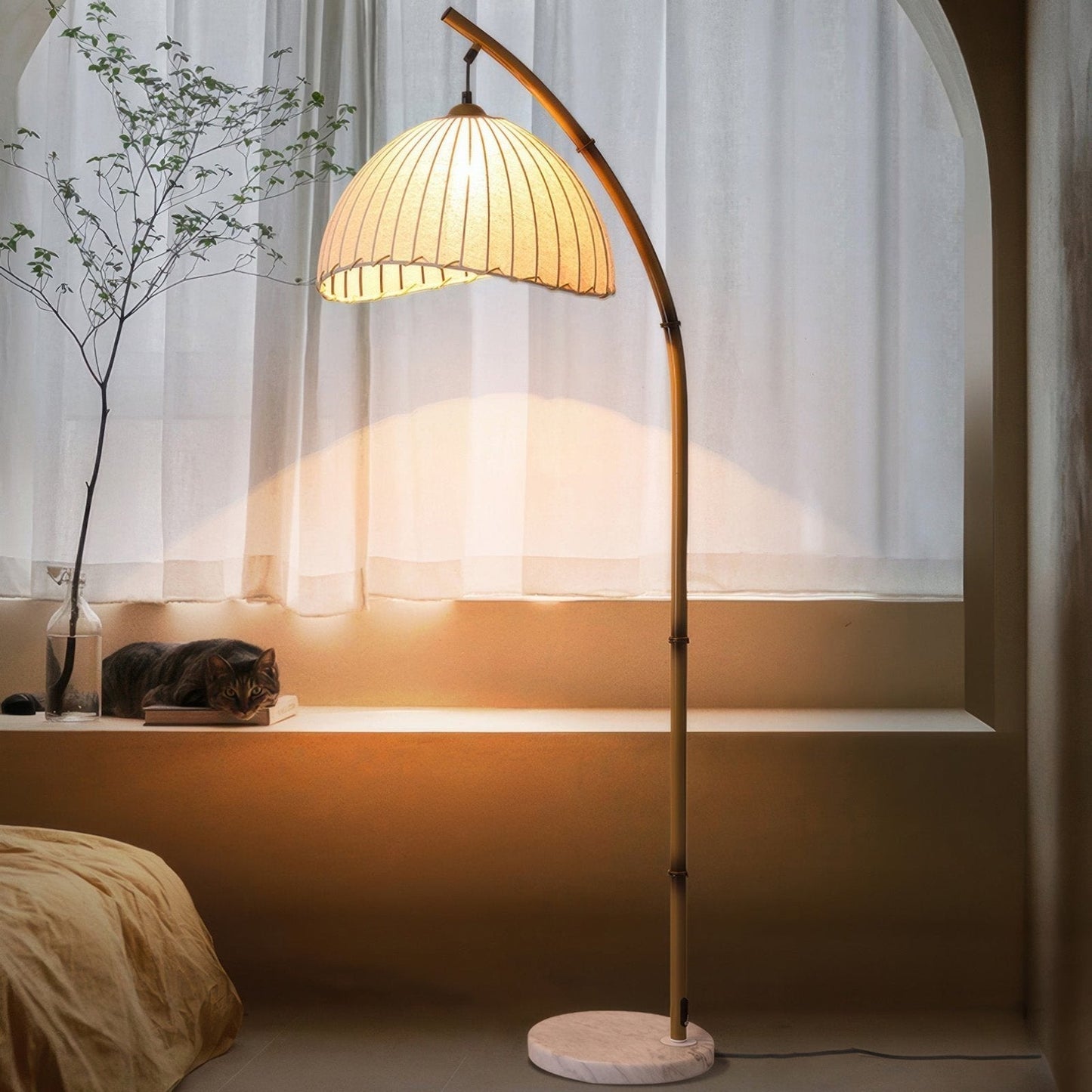 Lampa podłogowa LED E27 z materiałowym abażurem, oświetlenie 5–10 m²
