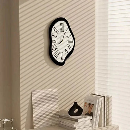 Horloge murale avec cadre métallique noir