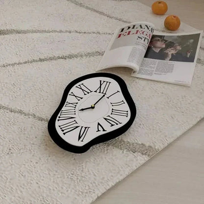 Horloge murale avec cadre métallique noir