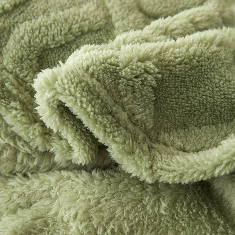 Flannel blanket with a wool-like texture