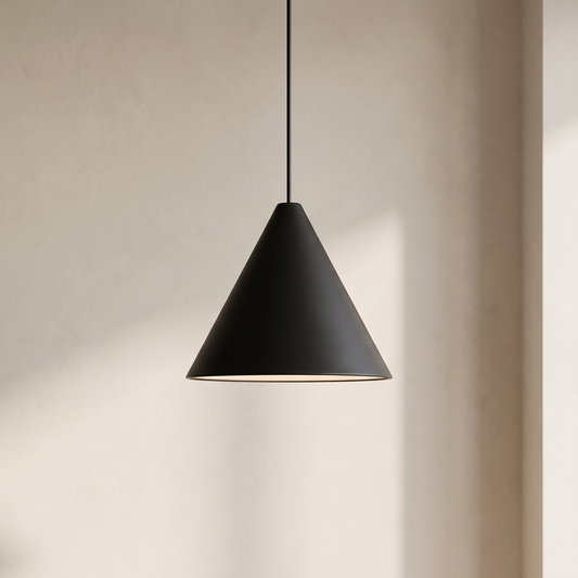 Suspension conique avec abat-jour noir