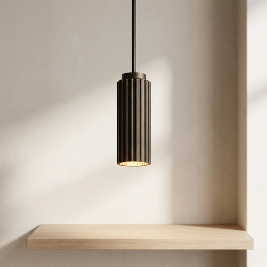 Lampe suspendue avec abat-jour nervuré