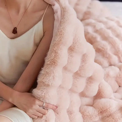 Double-layered fur blanket