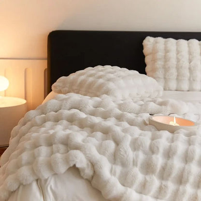 Double-layered fur blanket