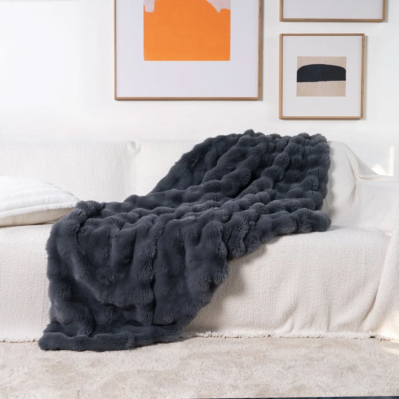 Double-layered fur blanket