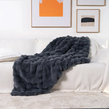Double-layered fur blanket
