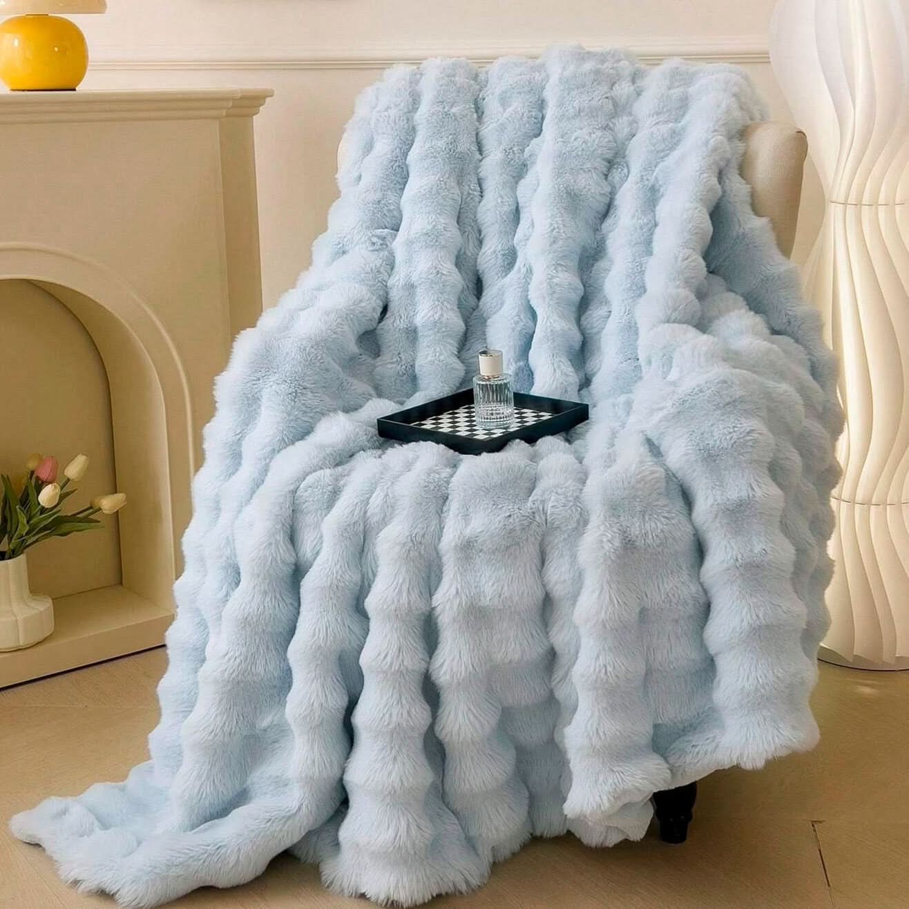 Double-layered fur blanket
