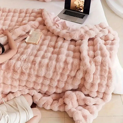 Double-layered fur blanket