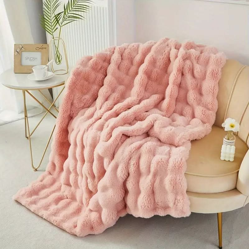 Double-layered fur blanket