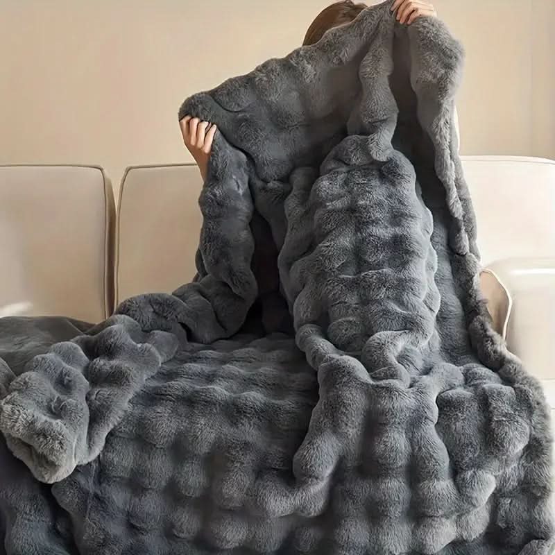 Double-layered fur blanket