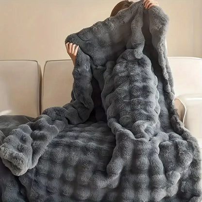 Double-layered fur blanket