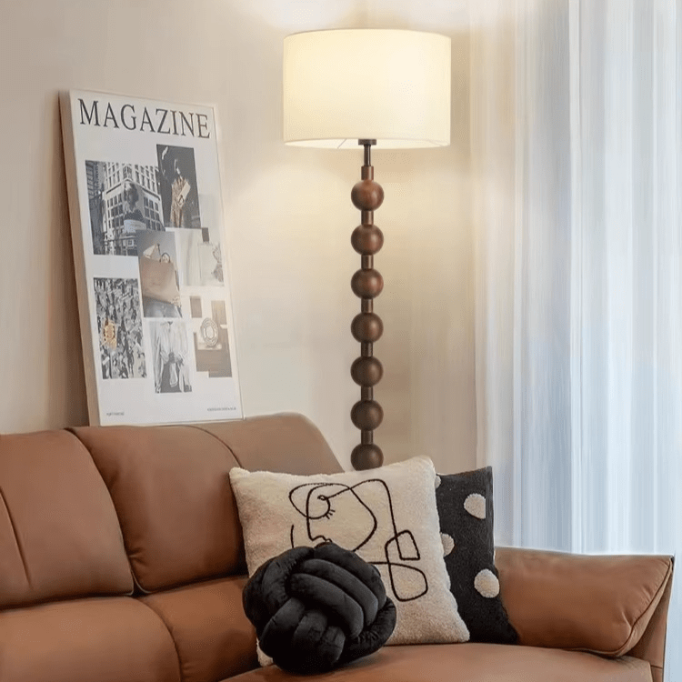 Lampa podłogowa w stylu Japandi z drewnianą konstrukcją i gwintem E27