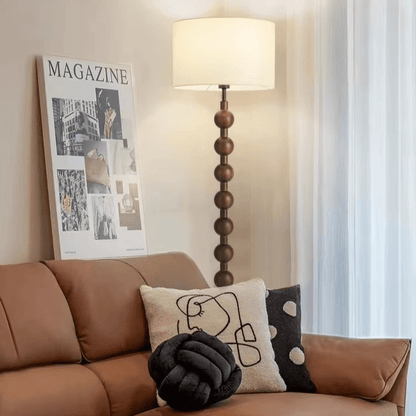 Lampa podłogowa w stylu Japandi z drewnianą konstrukcją i gwintem E27