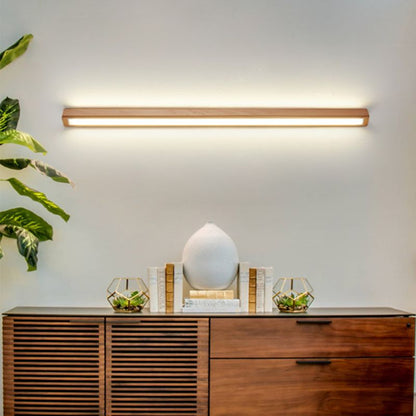 Lineární dřevěné nástěnné LED svítidlo