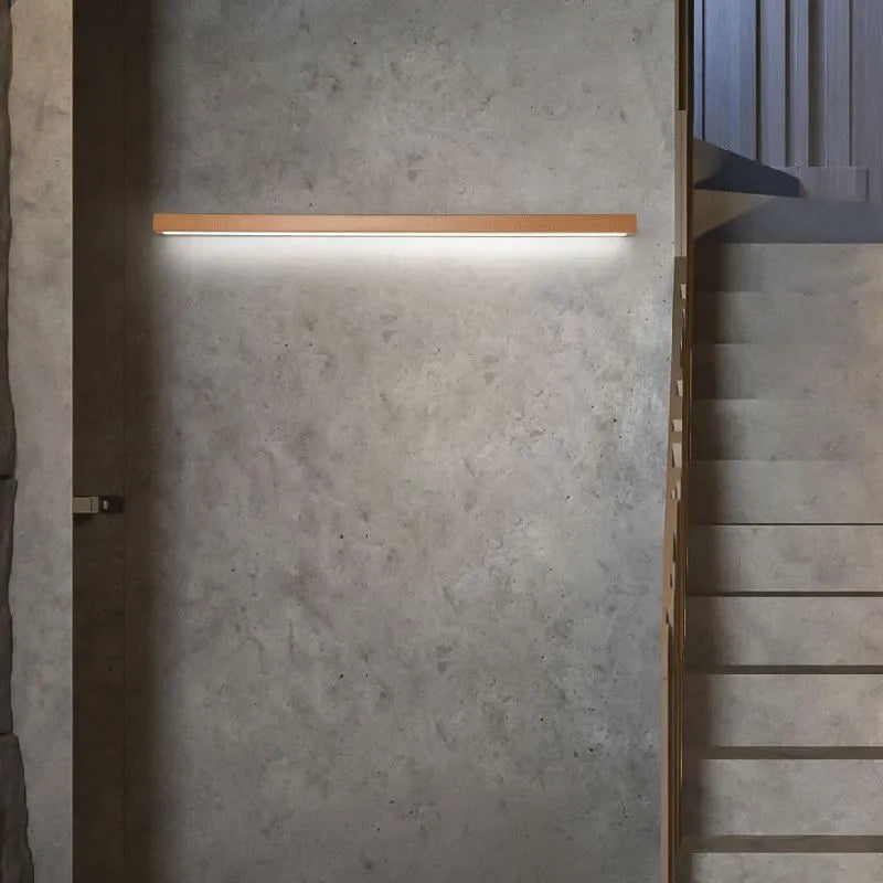 Lineární dřevěné nástěnné LED svítidlo