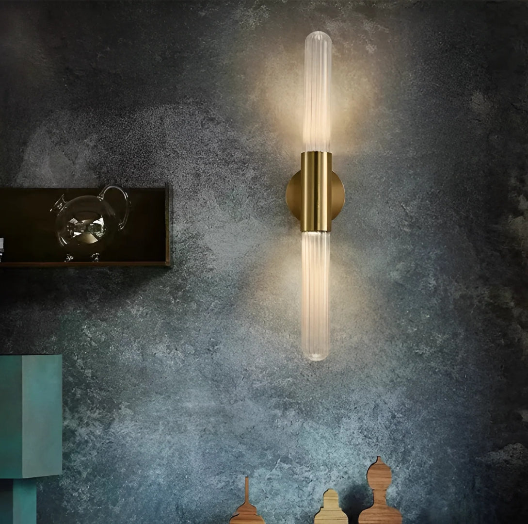Applique linéaire en verre et laiton