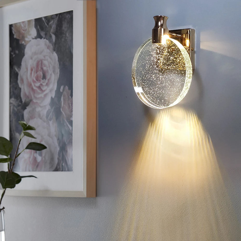 Nástěnné svítidlo se skleněným stínidlem LED