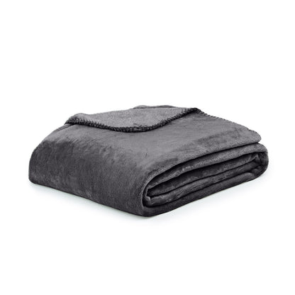 Blanket with a bound edge