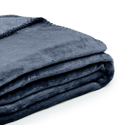 Blanket with a bound edge