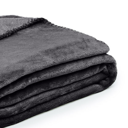Blanket with a bound edge