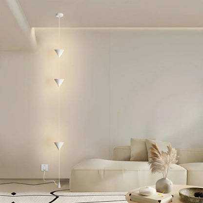 Lampe sur pied conique